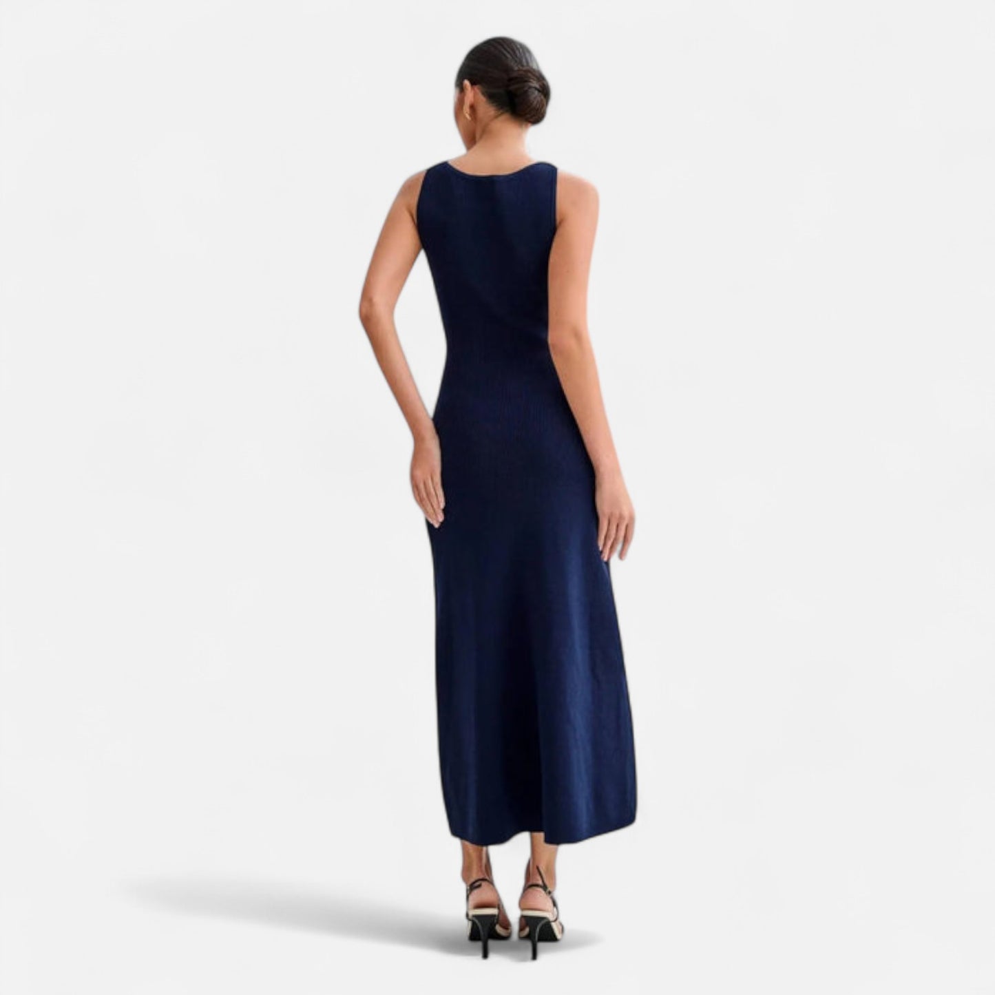 Vivellamode | Chic Old Money Sleeveless Maxi Dress – Elegant Buttoned Down Design